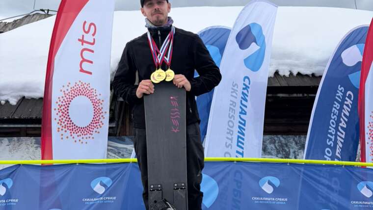 3 Χρυσά Μετάλλια o Δούμoς